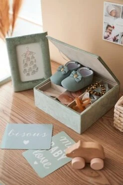 Coffret Cadeau Cadre + Boite à Compartiments En Velours Vert - Vertbaudet -Enfant Meubles Boutique coffret cadeau cadre boite a compartiments en velours 4
